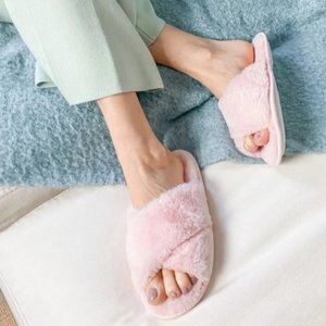 Splendid Light Pink Faux Fur Slippers